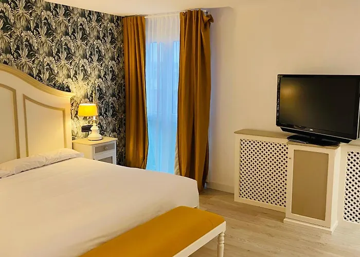 Rey Sancho فندق 4*